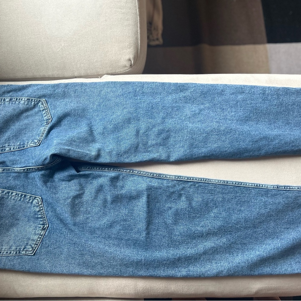GAP Mid Rise Blue Jeans - Picture 4 of 4